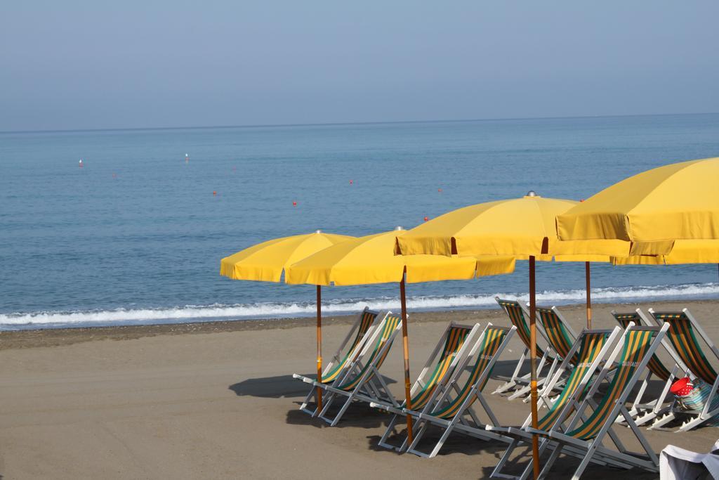 Camping Casa Di Caccia มารินา ดิ บิบโบนา ภายนอก รูปภาพ